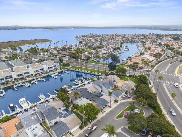 9 Catpaw Cape, Coronado CA: https://media.crmls.org/mediaz/1554e066-0f08-4fad-a35c-8b3ed5a09052.jpg