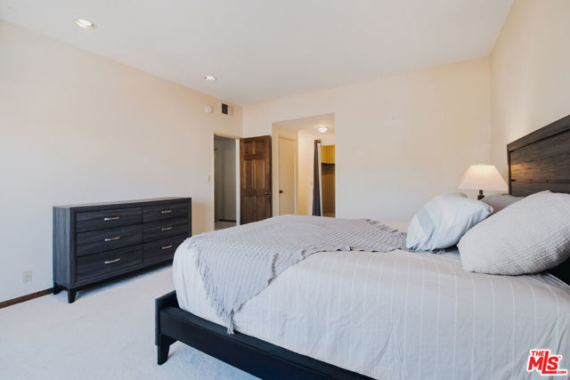 8180 Manitoba Street, Playa del Rey CA: https://media.crmls.org/mediaz/1555a212-2cf4-41ec-84d8-b1b1705e3831.jpg