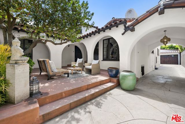 6410 Drexel Avenue, Los Angeles CA: https://media.crmls.org/mediaz/1556c4a0-098c-4441-b38f-01f65db16474.jpg