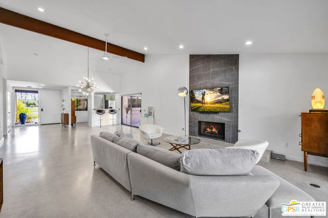 20 Kevin Lee Lane, Rancho Mirage CA: https://media.crmls.org/mediaz/1557673a-974e-4762-8c97-03447d2b7e1d.jpg