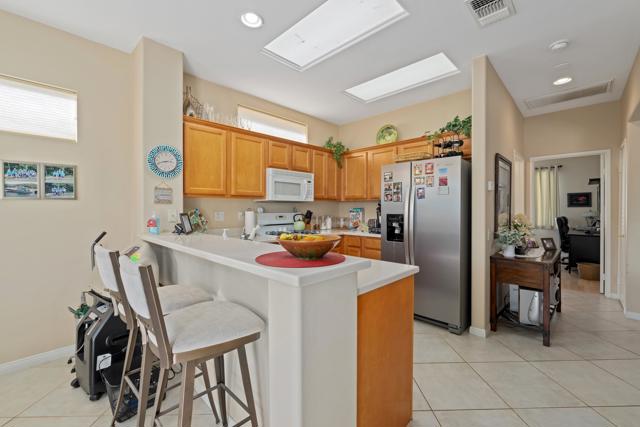 78987 Spirito Court, Palm Desert CA: https://media.crmls.org/mediaz/15589899-510b-491c-9106-0b1204bc088b.jpg