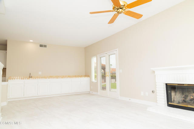 3154 Provence Place, Thousand Oaks CA: https://media.crmls.org/mediaz/15591c9d-024c-460e-8f61-1139f6c63b1b.jpg