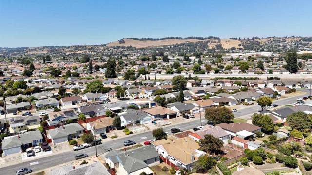 455 Lloyd Avenue, San Leandro CA: https://media.crmls.org/mediaz/15593f5b-ceeb-496f-8db9-1d9e75c7f0cf.jpg