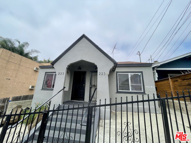 223 Lake Shore Terrace, Los Angeles CA: https://media.crmls.org/mediaz/1559c2ac-e91f-4cb0-94a6-4210a99975bc.jpg
