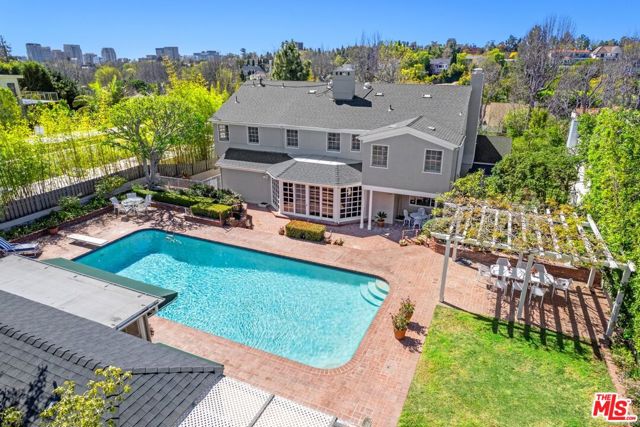 444 Loring Avenue, Los Angeles CA: https://media.crmls.org/mediaz/1559d1f5-0f56-446f-889f-3c57c4bcc61d.jpg