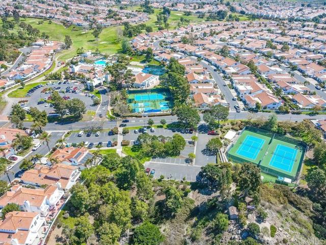 4052 Aeolia Way, Oceanside CA: https://media.crmls.org/mediaz/155a51e5-4b3f-4752-9955-c7b613711885.jpg