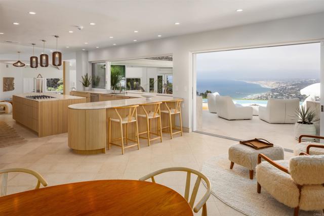 Detail Gallery Image 3 of 75 For 1904 via Casa Alta, La Jolla,  CA 92037 - 7 Beds | 7/2 Baths