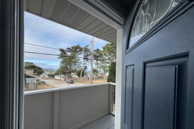 301 Channing Way, Pacifica CA: https://media.crmls.org/mediaz/155a7cec-cf67-4776-accb-0cb47f294b16.jpg