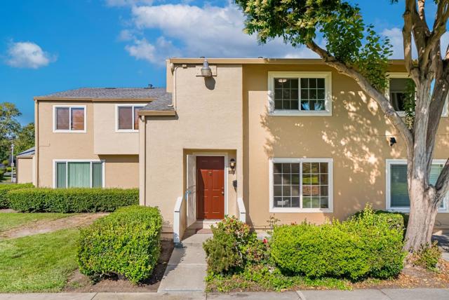 4243 Comet Circle, Union City CA: https://media.crmls.org/mediaz/155b5056-ab3b-47b3-99b9-5cdd69a6427c.jpg