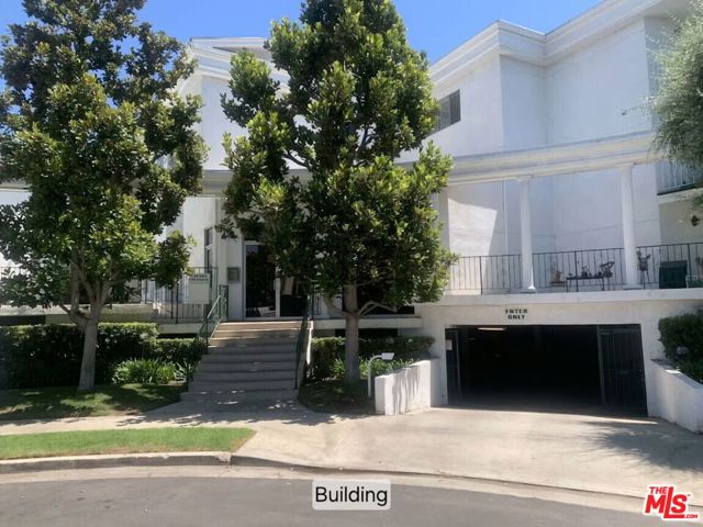 4520 Natick Avenue, Sherman Oaks CA: https://media.crmls.org/mediaz/155b8500-4045-4633-8e00-1d62a31c052d.jpg
