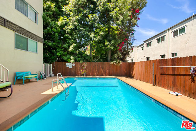 5215 Balboa Boulevard, Encino CA: https://media.crmls.org/mediaz/155bf427-888d-4f3b-b086-aca10971c7d5.jpg