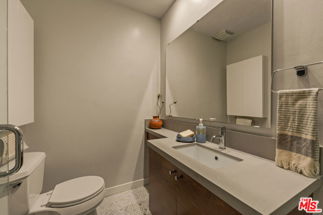 2604 N Beachwood Drive, Los Angeles CA: https://media.crmls.org/mediaz/155c1b4d-4124-47e0-98a1-2321acec9826.jpg