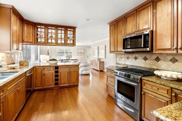 475 8th Avenue, Menlo Park CA: https://media.crmls.org/mediaz/155cc77a-7d9f-4b0b-afa3-12273517e2cc.jpg