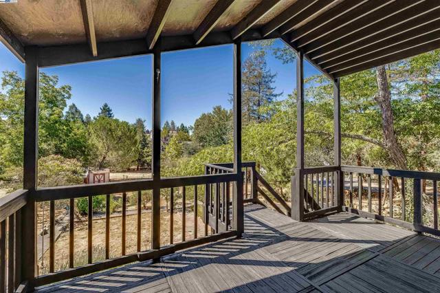 1069 Coombsville Rd, Napa CA: https://media.crmls.org/mediaz/155d8077-efa3-45d9-b567-84752ffa3639.jpg