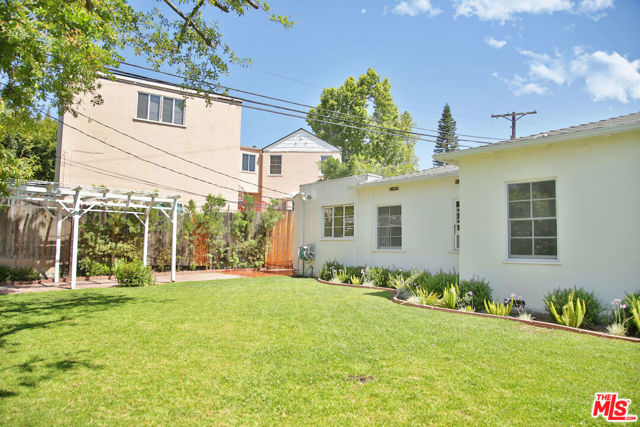 2963 Queensbury Drive, Los Angeles CA: https://media.crmls.org/mediaz/155de933-266b-4839-8c45-e1d398c91344.jpg