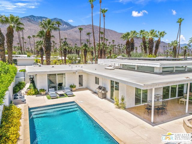 2130 S Toledo Avenue, Palm Springs CA: https://media.crmls.org/mediaz/155ded88-2e4e-4cb3-879b-fe9279f89acd.jpg
