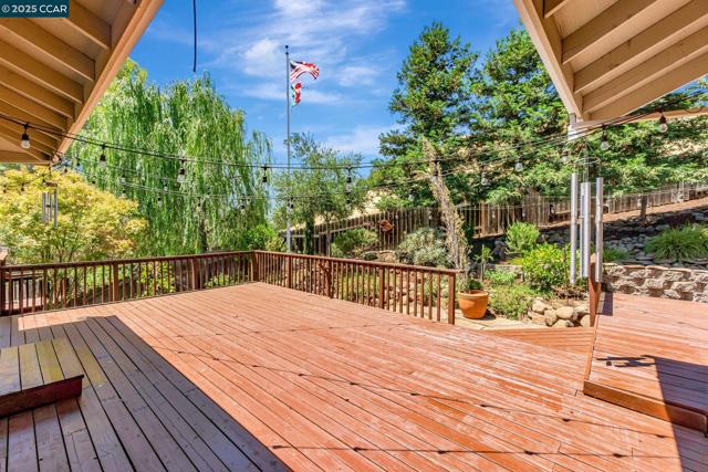 631 La Vista Rd, Walnut Creek CA: https://media.crmls.org/mediaz/155e997f-dd10-406f-8e78-f5f0b5440664.jpg