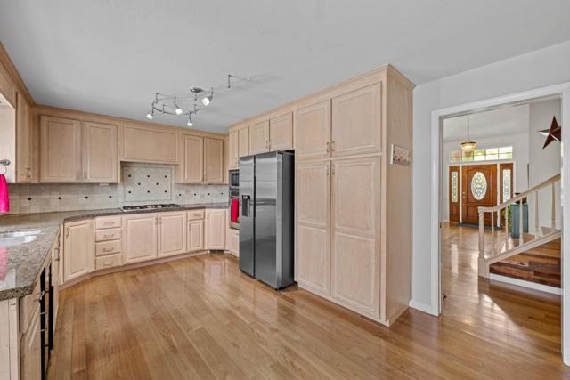 441 Tierra Del Sol, Hollister CA: https://media.crmls.org/mediaz/155ea950-66ea-4162-89c9-bd5355fce067.jpg