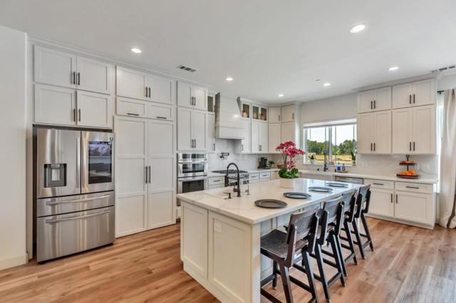 10055 Foothill Avenue, Gilroy CA: https://media.crmls.org/mediaz/155eccdb-31e6-420d-964b-c847aa6aee08.jpg
