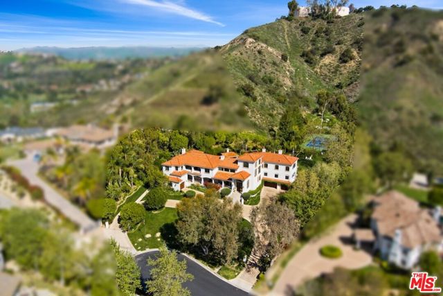 23593 Park South Street, Calabasas CA: https://media.crmls.org/mediaz/155ee435-f6b1-49ac-90c2-b6e737d16dcd.jpg