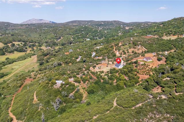 16725 Harrison Park Trail, Julian CA: https://media.crmls.org/mediaz/155eedb3-5a5a-4b30-94a3-2168338a4099.jpg