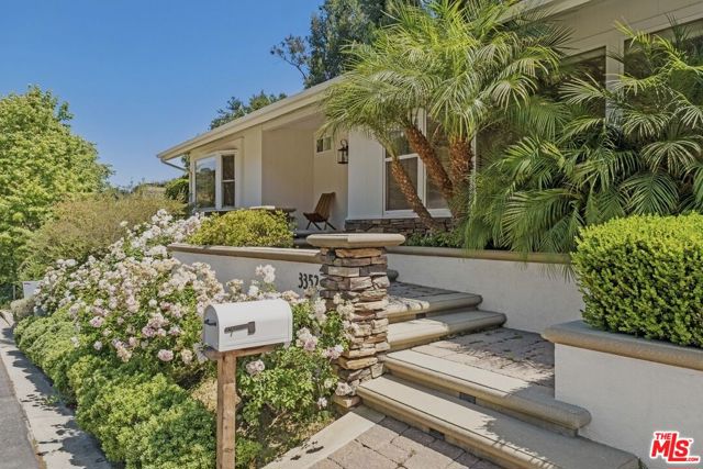 3352 LONGRIDGE Avenue photo 2