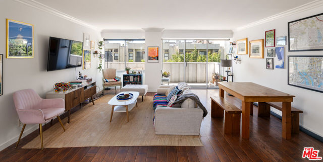 7135 Hollywood Boulevard, Los Angeles CA: https://media.crmls.org/mediaz/15618cfb-7e6e-4dda-94c9-b5f934362860.jpg