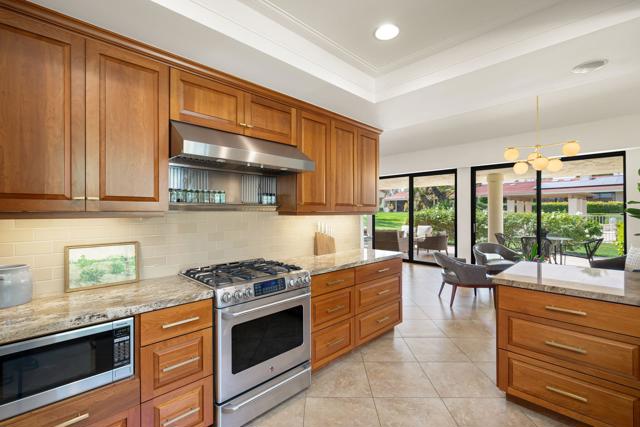 44837 Oro Grande Circle, Indian Wells CA: https://media.crmls.org/mediaz/1561bdd7-ae9d-46e0-82b3-51bbffa1369a.jpg