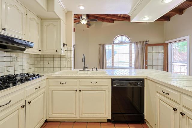 Detail Gallery Image 11 of 62 For 4350 68th Street, La Mesa,  CA 91942 - 3 Beds | 2 Baths