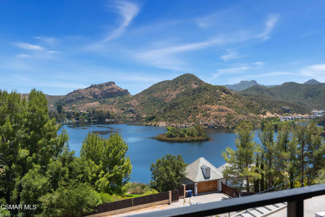 461 Lake Sherwood Drive, Lake Sherwood CA: https://media.crmls.org/mediaz/1561f005-e0f1-4e79-9e06-409ad5ca9166.jpg