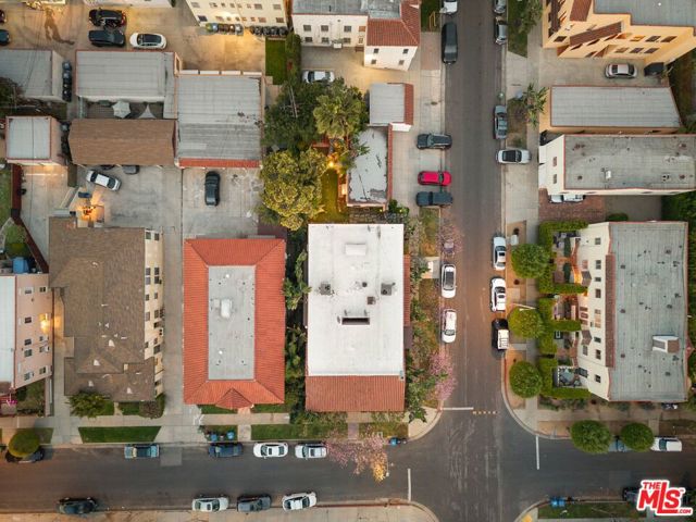 500 N Genesee Avenue, Los Angeles CA: https://media.crmls.org/mediaz/15621697-19ed-472b-9417-ca23898cee9d.jpg