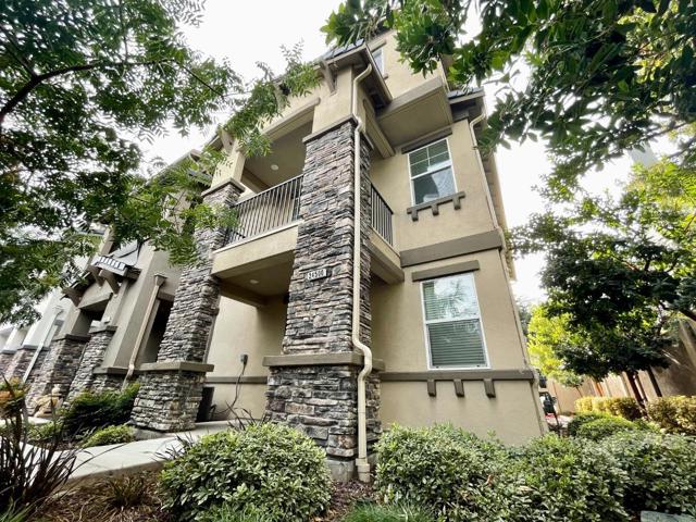 24500 Autumn Mist Way, Hayward CA: https://media.crmls.org/mediaz/15622898-e41e-4b0b-97ff-c5aecfbb4e31.jpg