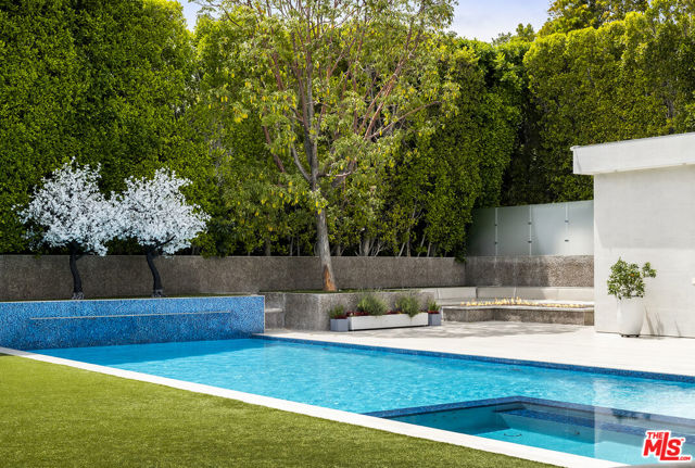 901 Oxford Way, Beverly Hills CA: https://media.crmls.org/mediaz/1562408e-155a-4adc-9150-edf6f11cdf56.jpg