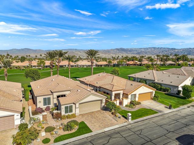 80464 Muirfield Drive, Indio CA: https://media.crmls.org/mediaz/15626e69-e2fa-4eb0-acf7-3fade61fb09b.jpg
