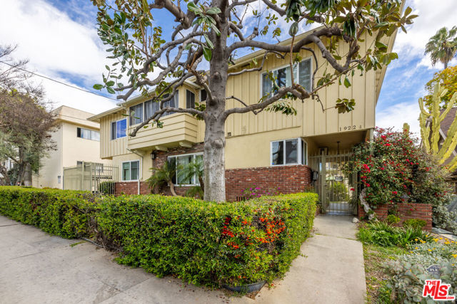 1922 Tamarind Avenue, Los Angeles, California 90068, 2 Bedrooms Bedrooms, ,1 BathroomBathrooms,Condominium,For Sale,Tamarind,24403655