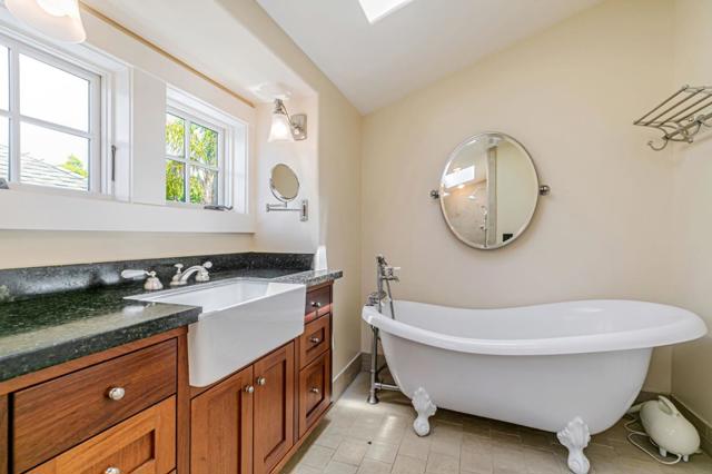 5005 Emerald Street, Capitola CA: https://media.crmls.org/mediaz/1562ec04-b19e-45d9-945c-114e06ab39f7.jpg