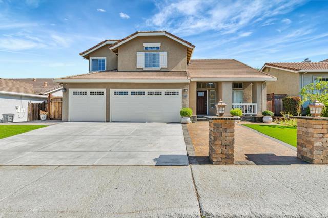 1700 Hemlock Court, Hollister CA: https://media.crmls.org/mediaz/1562f25a-8095-4d7f-98f1-a773a558f922.jpg