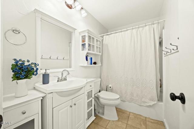 16606 Shinedale Drive, Canyon Country CA: https://media.crmls.org/mediaz/1563c547-ee26-460b-a5b9-8b8473860a76.jpg