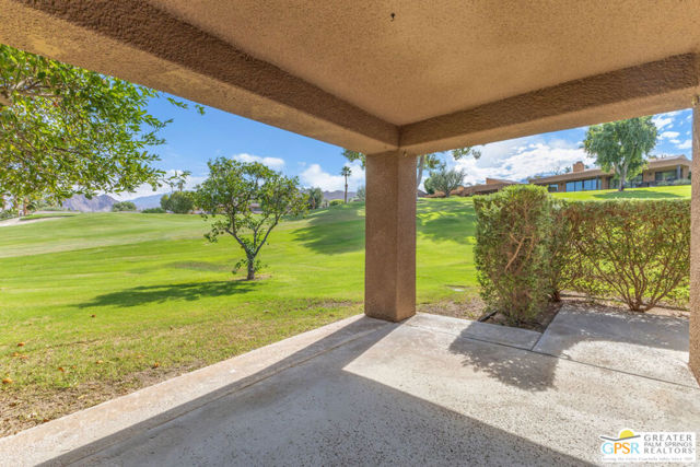 73283 Phoebe Court, Palm Desert CA: https://media.crmls.org/mediaz/15640414-d97f-43f4-a6f4-29b41dbc8c6d.jpg