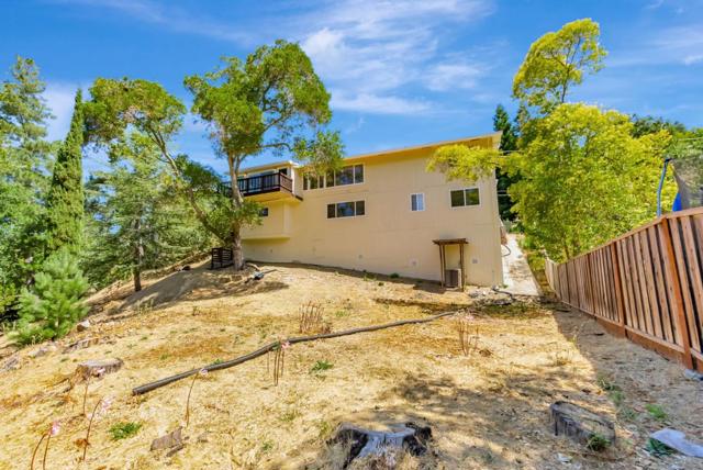 17 Muth Drive, Orinda CA: https://media.crmls.org/mediaz/1564215e-cae7-4815-afdd-1bae7a6a901c.jpg