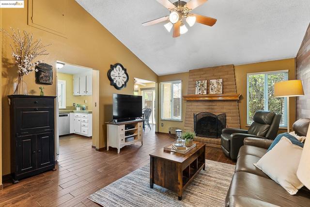 53 Zinfandel Ct, Oakley CA: https://media.crmls.org/mediaz/156482e1-d57a-4714-8272-55461f7c98ba.jpg