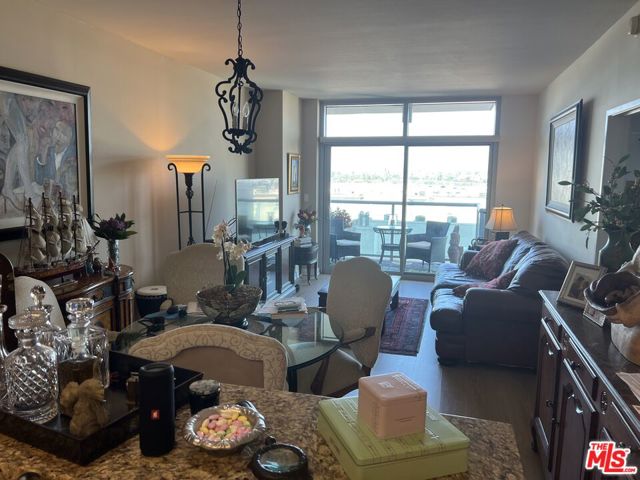 13700 Marina Pointe Drive, Marina del Rey CA: https://media.crmls.org/mediaz/15648e22-9b8e-4d48-896a-4d9fafc49469.jpg