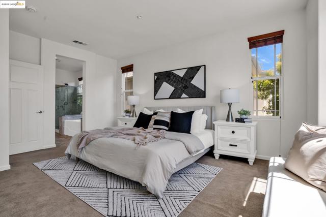 1623 Fortmann Way, Alameda CA: https://media.crmls.org/mediaz/1564d48d-f81a-4d0b-8e51-1efb33f10b04.jpg