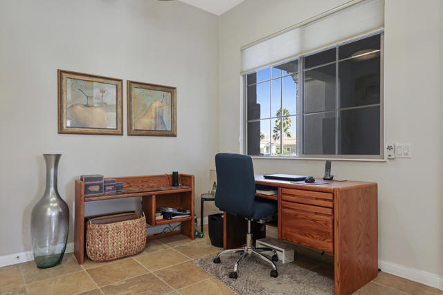 81025 Avenida Lorena, Indio CA: https://media.crmls.org/mediaz/15656c09-1c24-43f7-93fa-8f91c251e06f.jpg