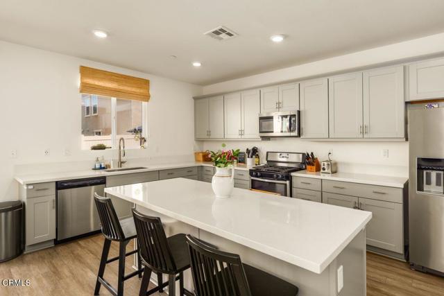 Detail Gallery Image 11 of 32 For 354 Autumn Path Ln, Santa Paula,  CA 93060 - 3 Beds | 2/1 Baths