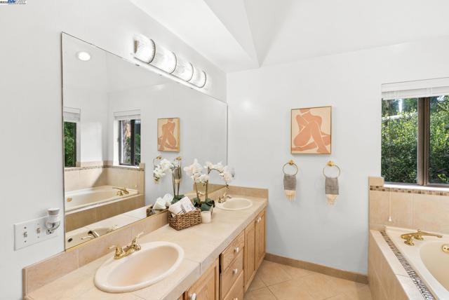 24288 Stacey Ln, Hayward CA: https://media.crmls.org/mediaz/1566b8c8-0cb1-4d8a-bb92-ba20758fe930.jpg