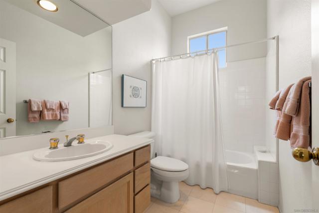 5609 Avenida De Parque, Rancho Santa Fe CA: https://media.crmls.org/mediaz/15675bce-02ca-403b-8561-daaa224acb0c.jpg