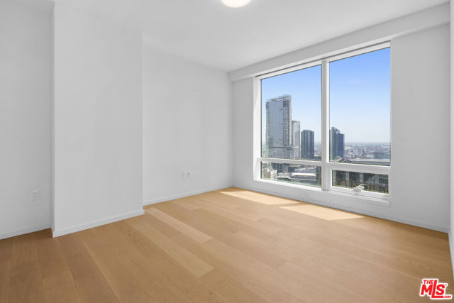 877 Francisco Street, Los Angeles CA: https://media.crmls.org/mediaz/15684157-dca3-4e1d-ad11-41fa1de6ff98.jpg