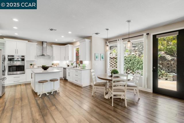 113 St Laurent Ct, Martinez CA: https://media.crmls.org/mediaz/15687fbe-539c-40cc-a398-0fdf55e49709.jpg