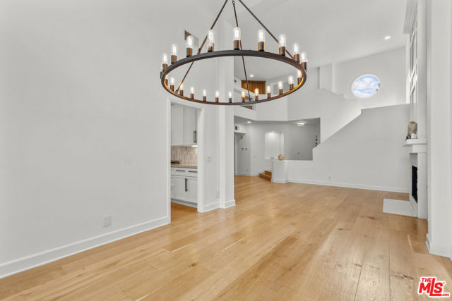4370 Park Monte Nord, Calabasas CA: https://media.crmls.org/mediaz/1568af9a-b0e1-4543-a9e7-0d077d552a5a.jpg